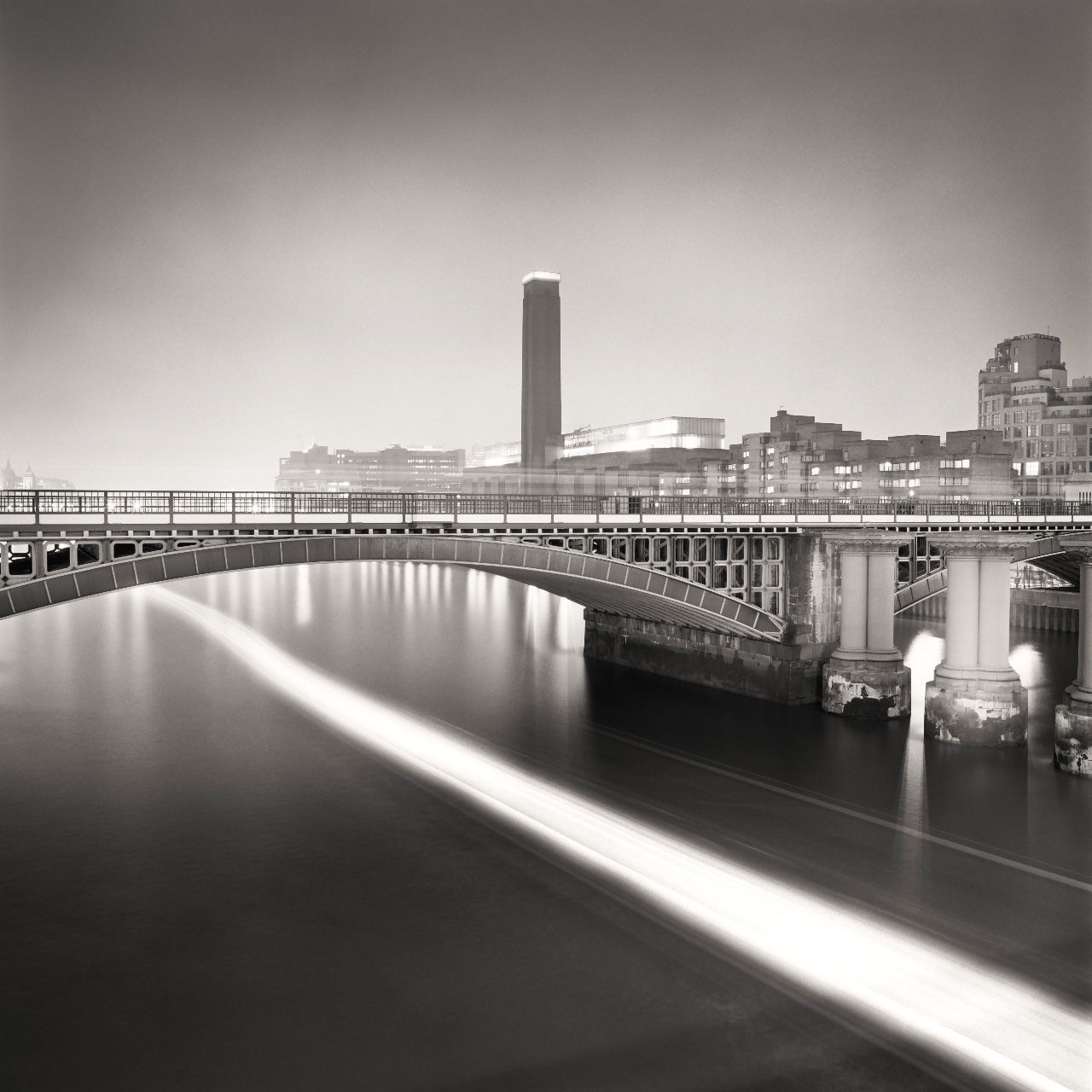 Tate & Thames, London